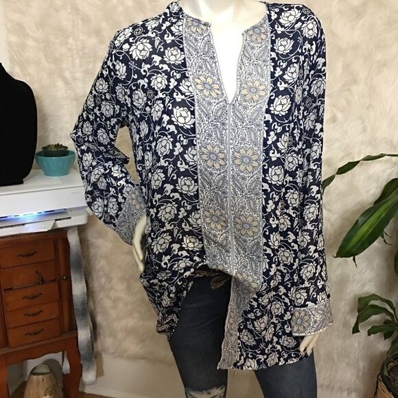 White Stag Slit bottom Chiffon Top - Picture 6 of 10